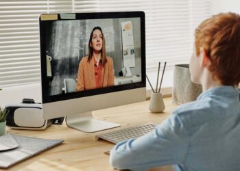 How to Decide Between Self-Study and Teacher Guidance for IELTS Preparation: A Guide for Learners