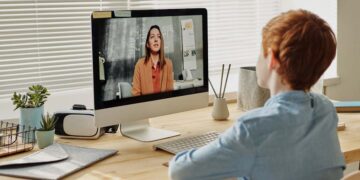 How to Decide Between Self-Study and Teacher Guidance for IELTS Preparation: A Guide for Learners